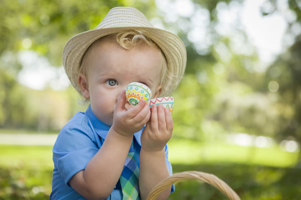 Easter egg hunt at Shorewood on the Sound